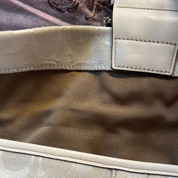 COPY - EUC Coach Bag - Picture 4 of 8